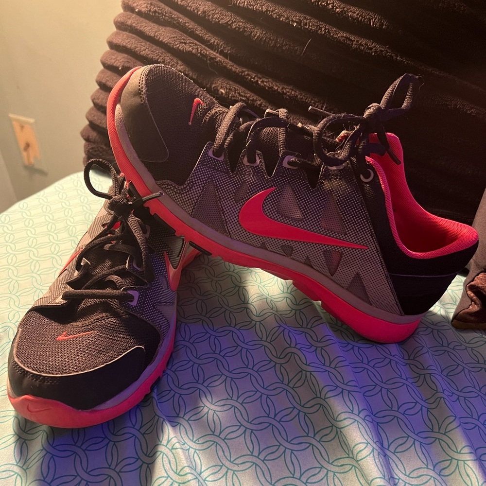 Nike shoes 7.5